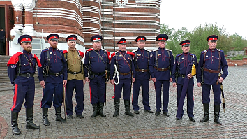 Гости из "Центра развития казачества" на приходе Троицкого храма