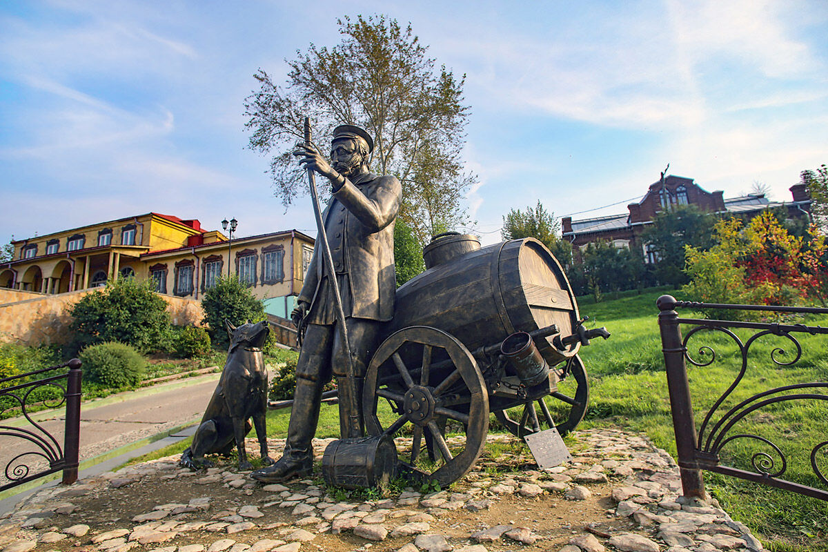 Коломна. Памятник водовозу