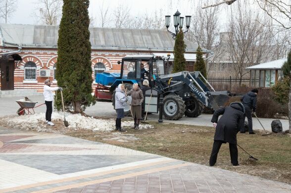 Традиционный субботник на территории храма