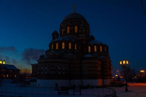 Неожиданно ранняя зима в этом году не застала Троицкий храм врасплох