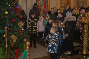Поздняя Божественная литургия в праздник Рождества Христова