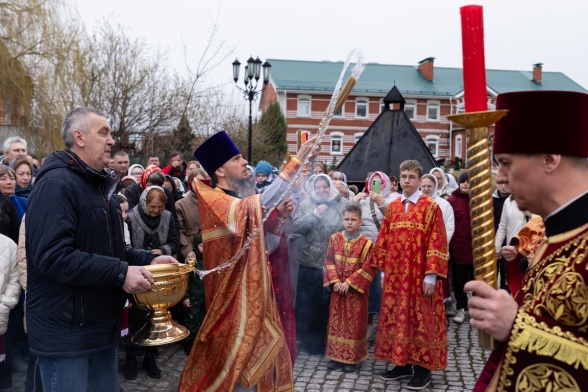 Пасхальная поздняя Литургия и праздничные гуляния на приходе