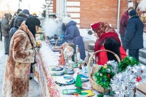 Поздняя Божественная литургия и праздничные гуляния в день Рождества Христова