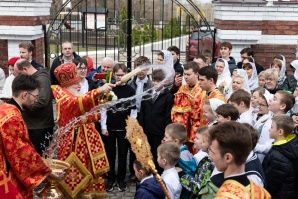 Празднование иконы Божией Матери "Живоносный Источник"