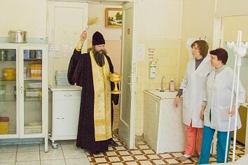Крещенское поздравление в школе №28 и щуровской поликлинике