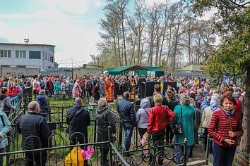 Радоница. Панихида на Щуровском кладбище.