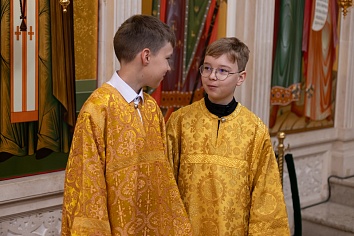 Божественная Литургия в понедельник, на неделе пятой по Пятидесятнице, в день памяти Рождества святого Иоанна Предтечи