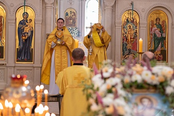Божественная Литургия в понедельник, на неделе пятой по Пятидесятнице, в день памяти Рождества святого Иоанна Предтечи