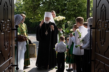 Всенощное бдение архиерейским чином накануне дня Святой Троицы