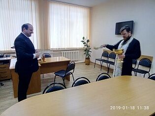 Священники Троицкого храма посетили образовательные и социальные учреждения города