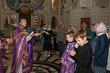 Изнесение Честных Древ Животворящего Креста Господня