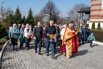 Божественная Литургия с чином раздробления артоса