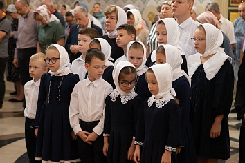 Божественная Литургия в воскресенье, на неделе двенадцатой по Пятидесятнице