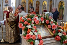 Божественная Литургия с чином раздробления артоса