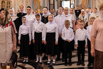 Божественная Литургия в воскресенье, на неделе шестой по Пятидесятнице