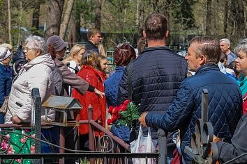 Радоница. Панихида на Щуровском кладбище.