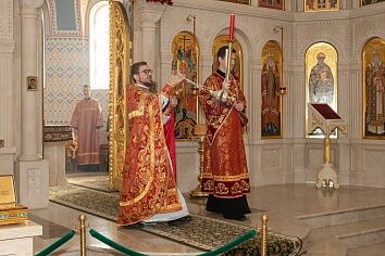 Утренняя Божественная литургия в праздник Пасхи!