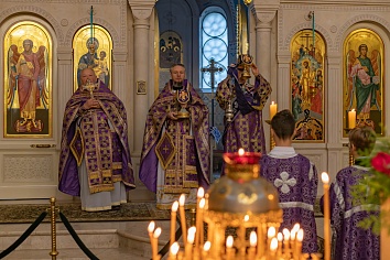 Божественная Литургия в воскресенье, на неделе шестнадцатой по Пятидесятнице