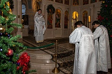 Поздняя Божественная литургия в праздник Рождества Христова