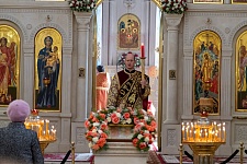 Божественная Литургия с чином раздробления артоса