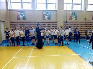 Священники Троицкого храма посетили образовательные и социальные учреждения города