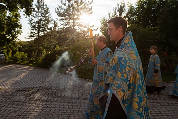 Предпразднество Успения Пресвятой Богородицы. Всенощное Бдение. Вынос площаницы, чин погребения