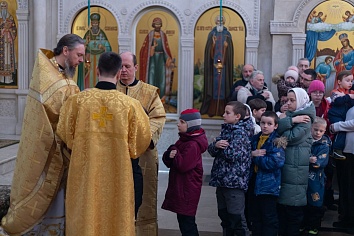 Божественная Литургия в воскресенье, на Неделе сыропустной, в воспоминание Адамова изгнания