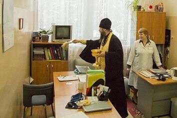 Крещенское поздравление в школе №28 и щуровской поликлинике