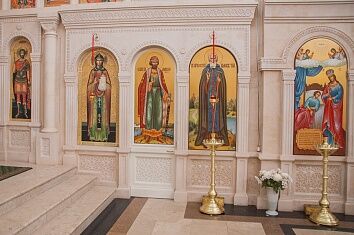 Центральный иконостас пополнился новыми иконами