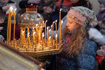 Божественная Литургия в воскресенье, на Неделе сыропустной, в воспоминание Адамова изгнания