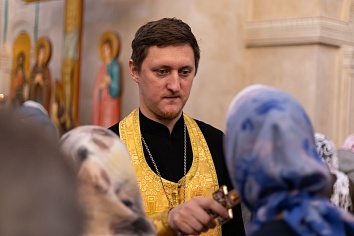 Божественная Литургия в воскресенье, на неделе двадцать первой по Пятидесятнице