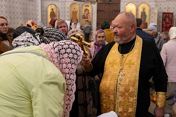 Божественная Литургия в воскресенье, на неделе сеинадцатой по Пятидесятнице