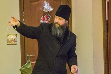 Подарки детям приюта от Митрополита Ювеналия