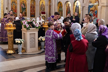 Воскресное Богослужение на третьей неделе Великого поста, Крестопоклонной