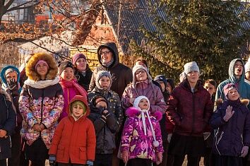 Крест колокольни Троицкого храма занял свое место после реставрации