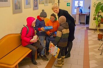  Продолжается акция "Согреем детские сердца"