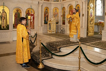 Воскресное богослужение на неделе 7-й по Пятидесятнице, мч. Каллиника