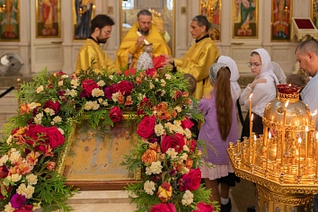 Божественная Литургия в воскресенье, на неделе десятой по Пятидесятнице