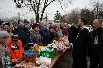 Великая Суббота. Освящение пасхальной снеди.