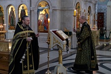 Богослужение Великой Пятницы с Выносом Плащаницы