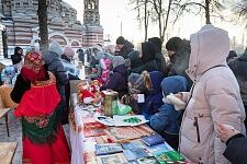 Поздняя Божественная литургия и праздничные гуляния в день Рождества Христова