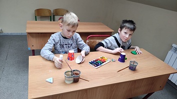 Занятия в Воскресной школе - “Ветхий Завет. История Авраама” и “Детство Иисуса”.