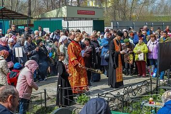 Радоница. Панихида на Щуровском кладбище.