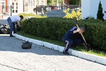 Субботник по подготовке к престольному празднику - Дню Святой Троицы.
