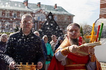 Божественная Литургия с чином раздробления артоса