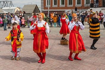 Пасхальные гуляния на приходе Троицкого  храма