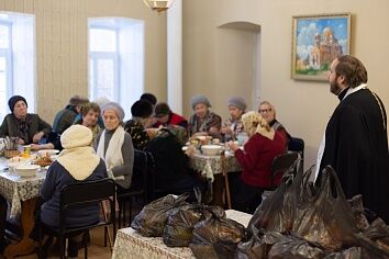 Патронажные прихожане посетили Троицкий храм