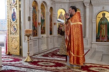 Божественная Литургия с чином раздробления артоса