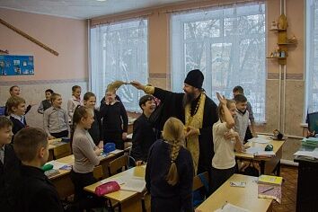 Крещенское поздравление в школе №28 и щуровской поликлинике