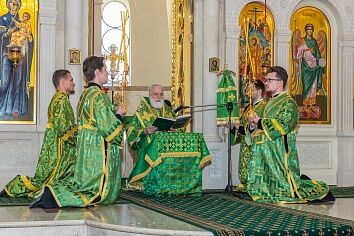 Престольный праздник Троицкого храма. Архиерейское богослужение